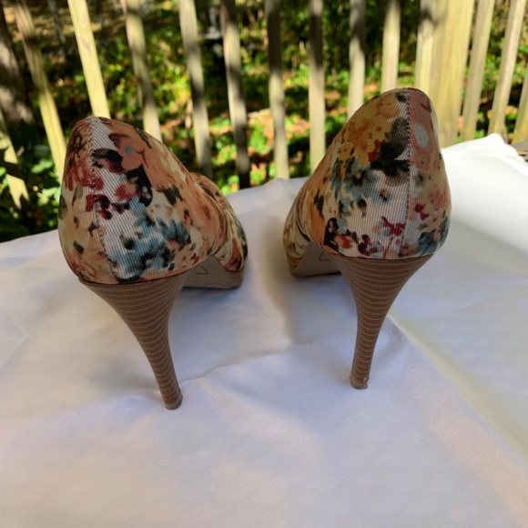 Christian Siriano Heels - Picture 3 of 10